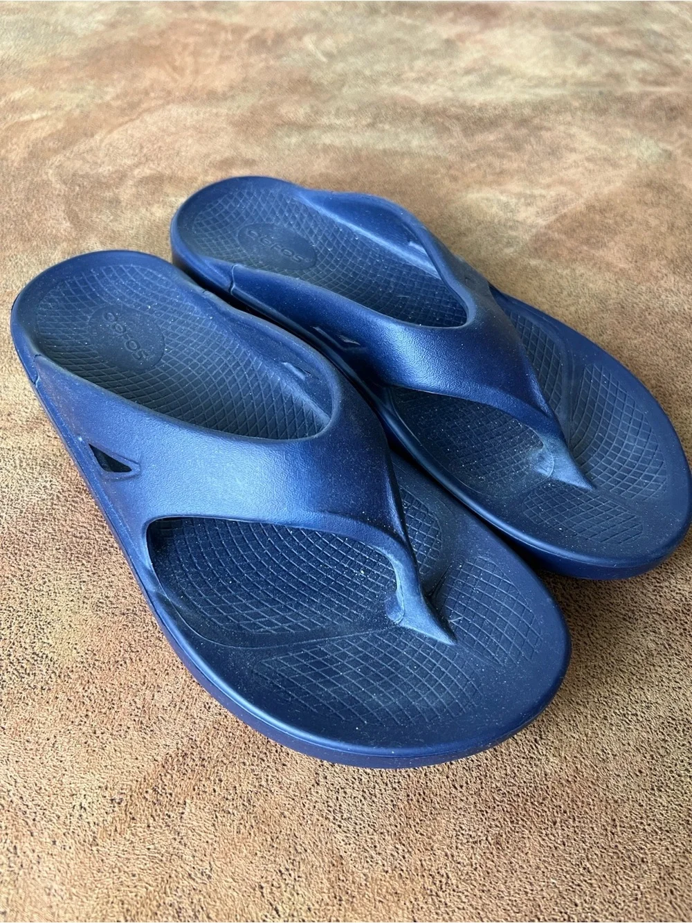 OOFOS Navy Blue Recovery Thong Sandal flip flops. M 9 W 11 eur 42